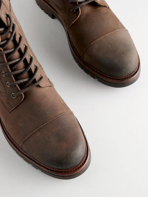Brown leather boots with toe cap and zipper