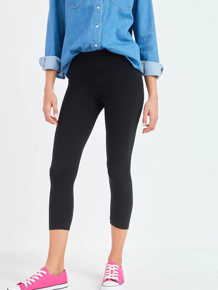 Black Cropped Capri Leggings