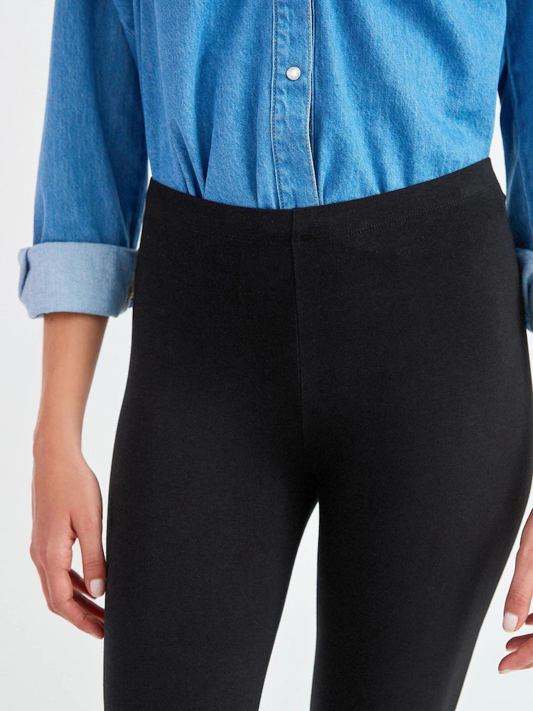 Black Cropped Capri Leggings