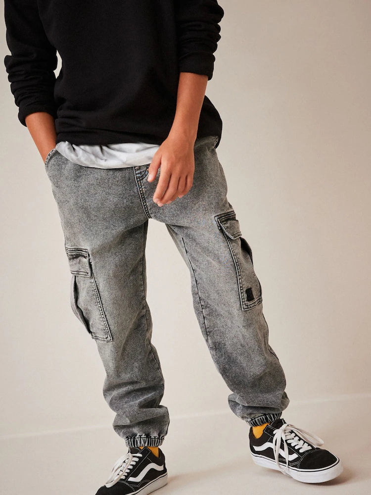 Grey jeans with cargo pockets and elastic waistband (3 to 16 years)