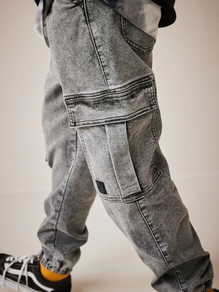 Grey jeans with cargo pockets and elastic waistband (3 to 16 years)