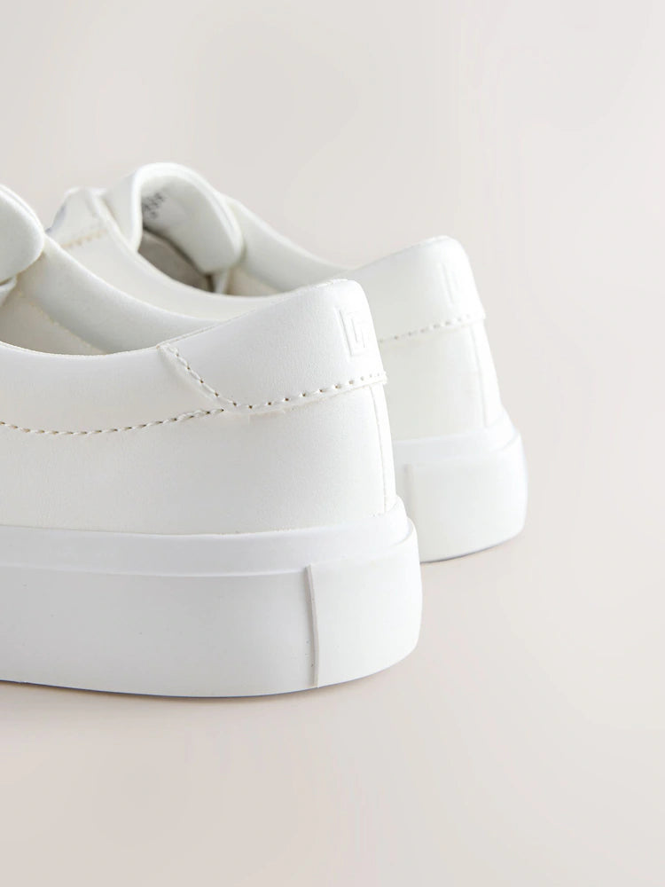 White - Elegant lace-up sneakers