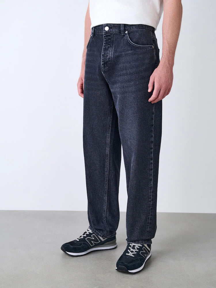 Schwarz - Relaxed Tapered-Passform - Denim-Jeans mit Vintage-Waschung