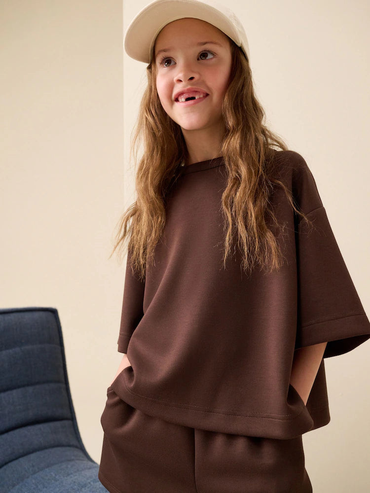 Schokoladenbraun - Set aus weichem T-Shirt und Shorts