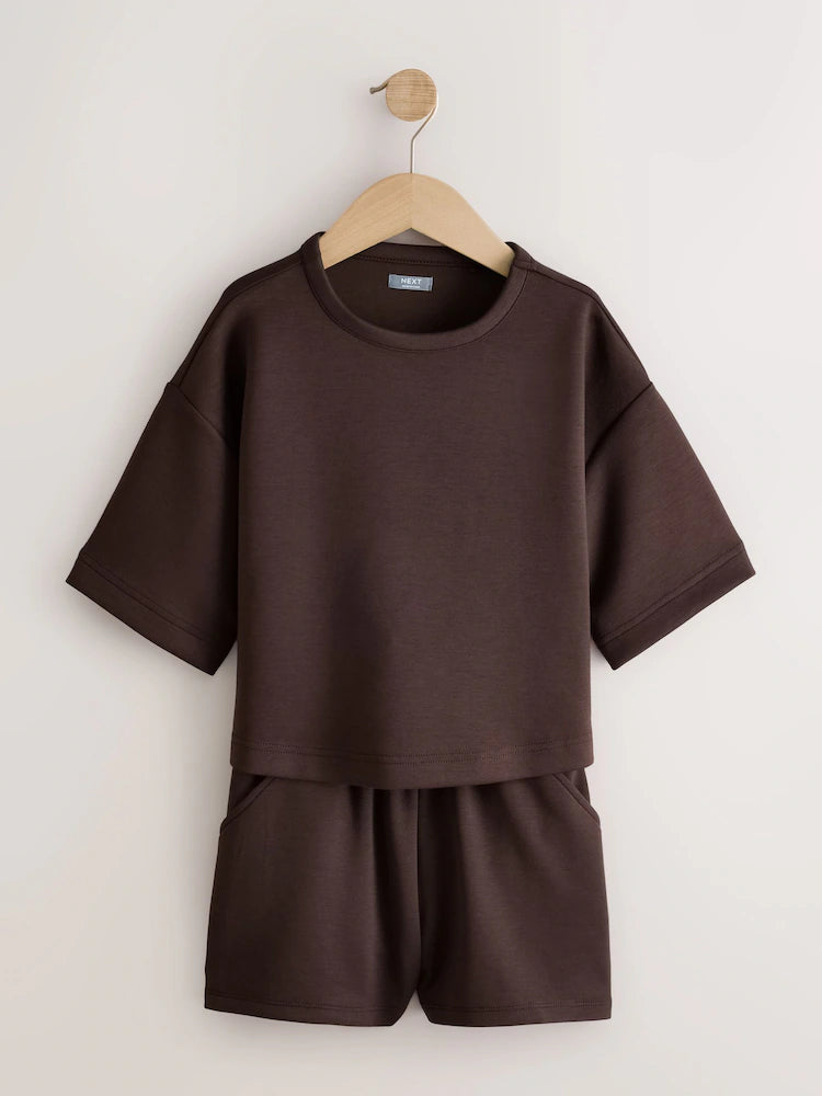 Schokoladenbraun - Set aus weichem T-Shirt und Shorts