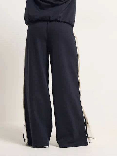 PixieGirl Petite Jogginghosen mit weitem Bein und seitlichen Druckknöpfen