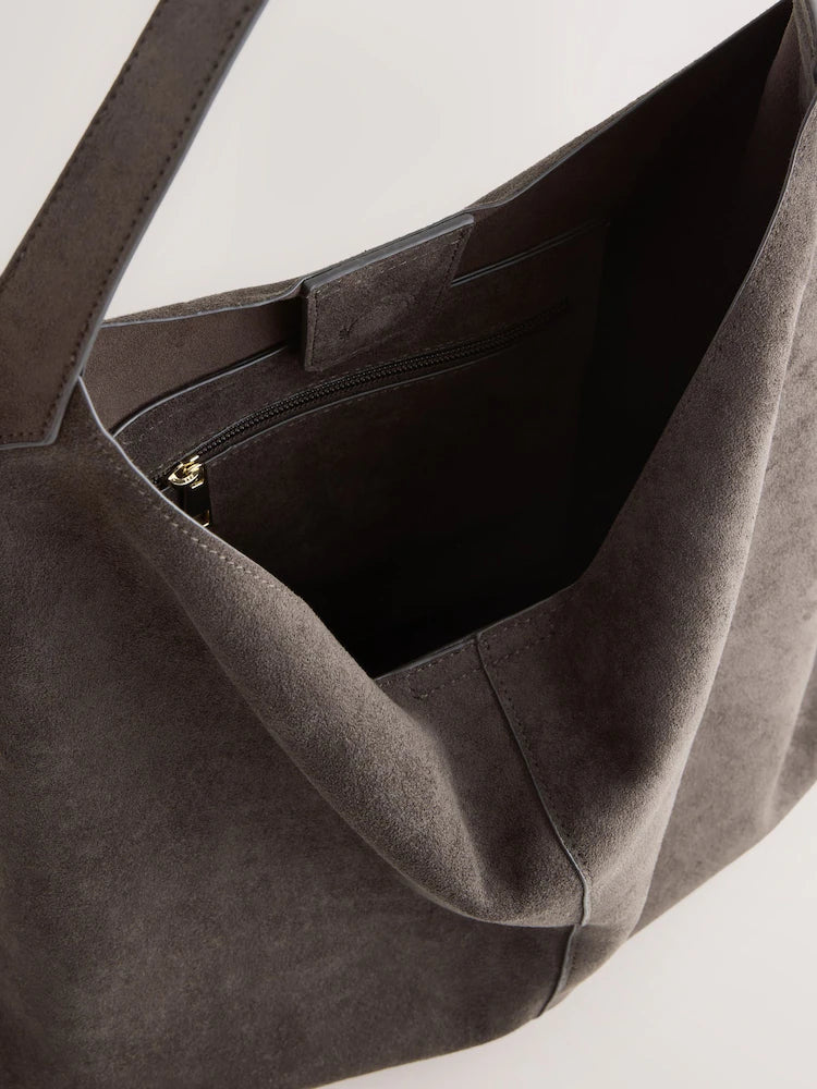 Chocolate brown - Scrunchy shoulder bag made of imitation suede