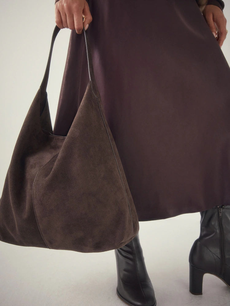 Chocolate brown - Scrunchy shoulder bag made of imitation suede