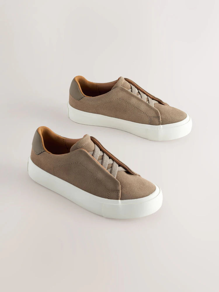 Neutral - elegant sports shoe with elastic lacing