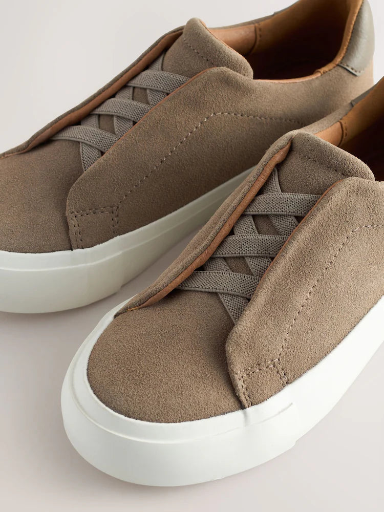 Neutral - elegant sports shoe with elastic lacing