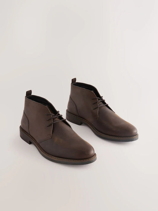 Braun - Wachsfarbene Chukka Stiefel aus Leder
