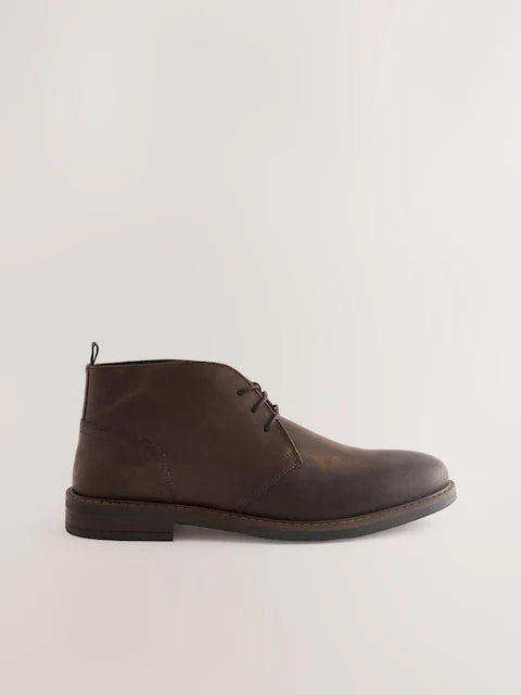 Braun - Wachsfarbene Chukka Stiefel aus Leder