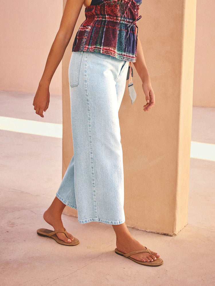 Bleach blue scarf - cropped wide-leg jeans and belt